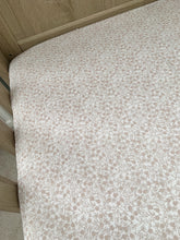 Load image into Gallery viewer, BEIGE FLORALS