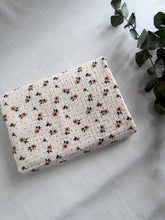 Load image into Gallery viewer, DAISIES (Muslin)