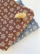 Load image into Gallery viewer, TAUPE LEAVES (Muslin)
