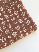 Load image into Gallery viewer, TAUPE LEAVES (Muslin)